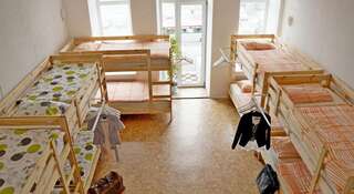 Гостиница АнтилопаХостел Владивосток Двухъярусная кровать в 12-местном общем номере для женщин-1